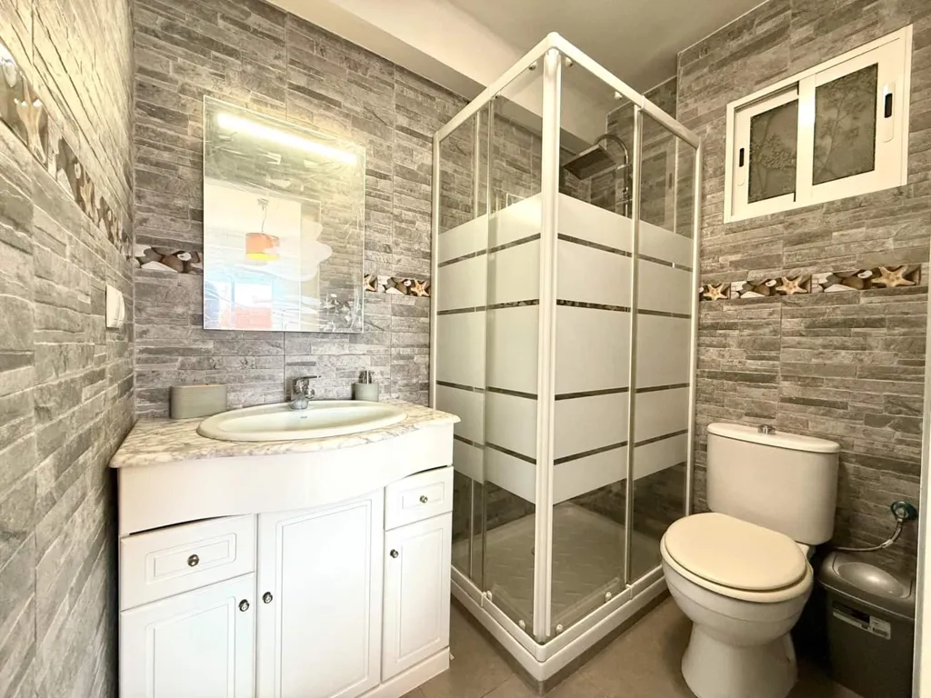 Bathrooms - Reformed Flat with Balcony in Burjassot
