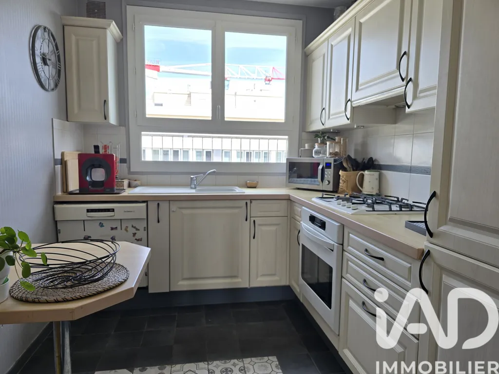 Cuisine - Appartement avec balcon-terrasse à Orléans