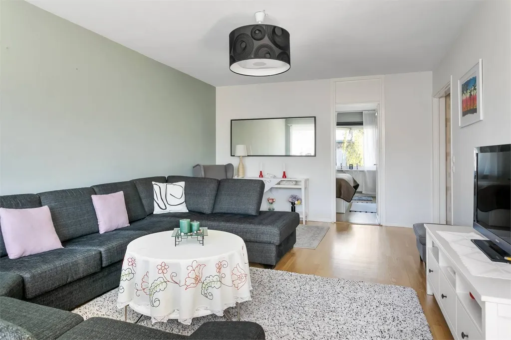 Elutuba - Renovated Apartment with Balcony in Kungsängen