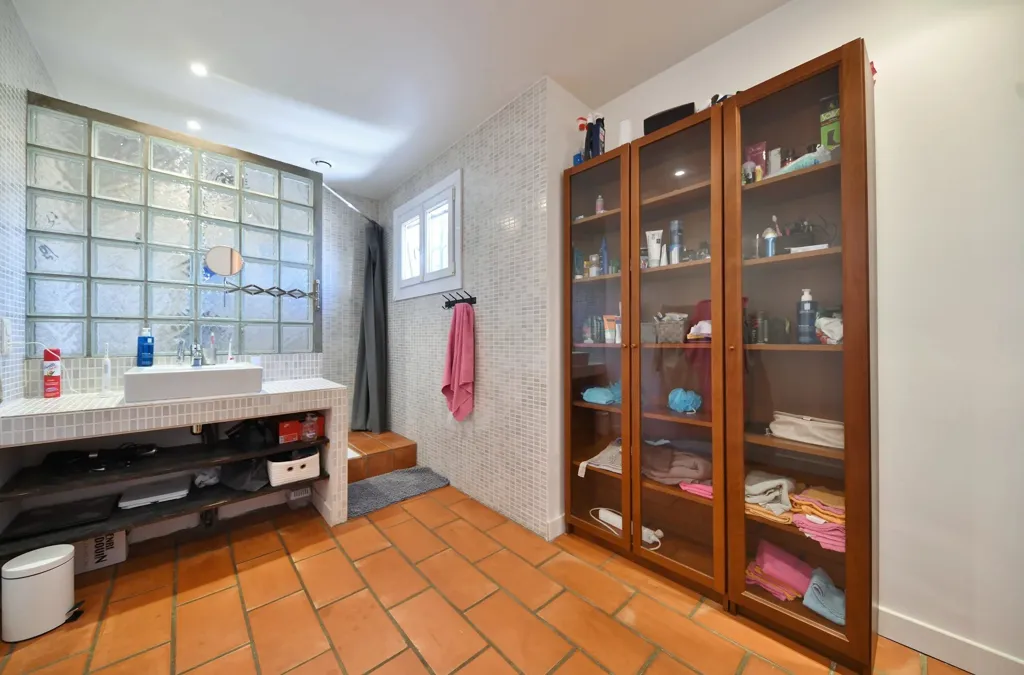 Salles de bain - Villa Rénovée avec Piscine près d'Uzès