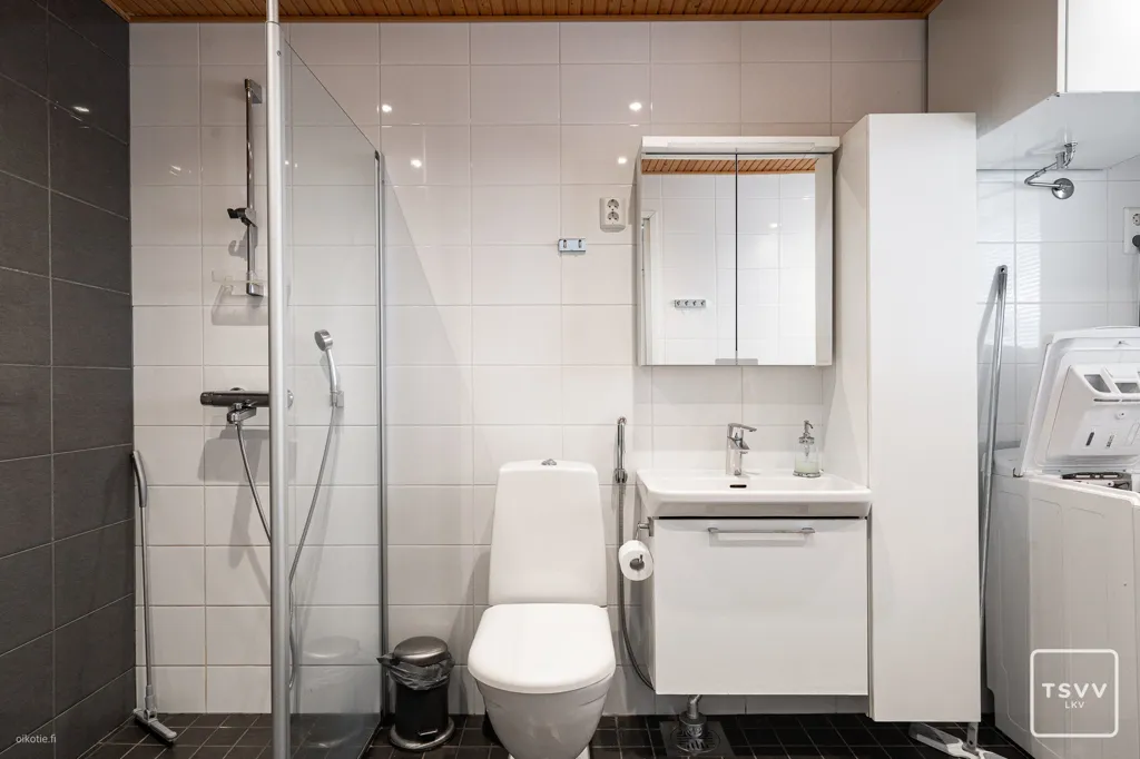 Salles de bain - Bright Studio with Balcony in Turku City Centre