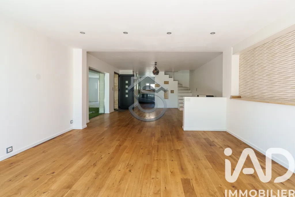 Living Room - Contemporary House with Pool in Haraucourt
