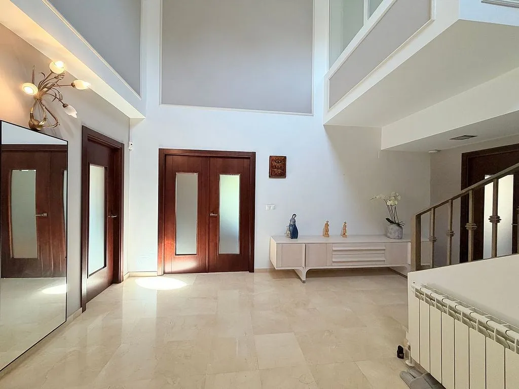 Esik - Villa with Pool and Golf Views in Villas y Golf