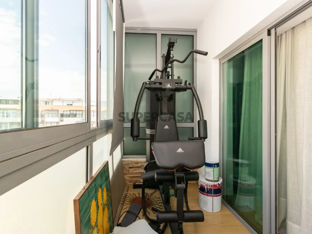 Toad - Open-Plan Apartment with River View in Almada
