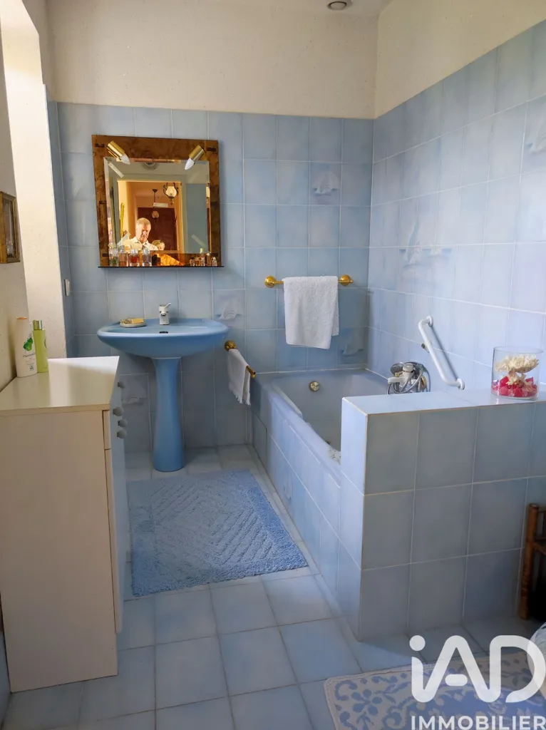 Salles de bain - Maison de Campagne avec Vue Dégagée à Berrie