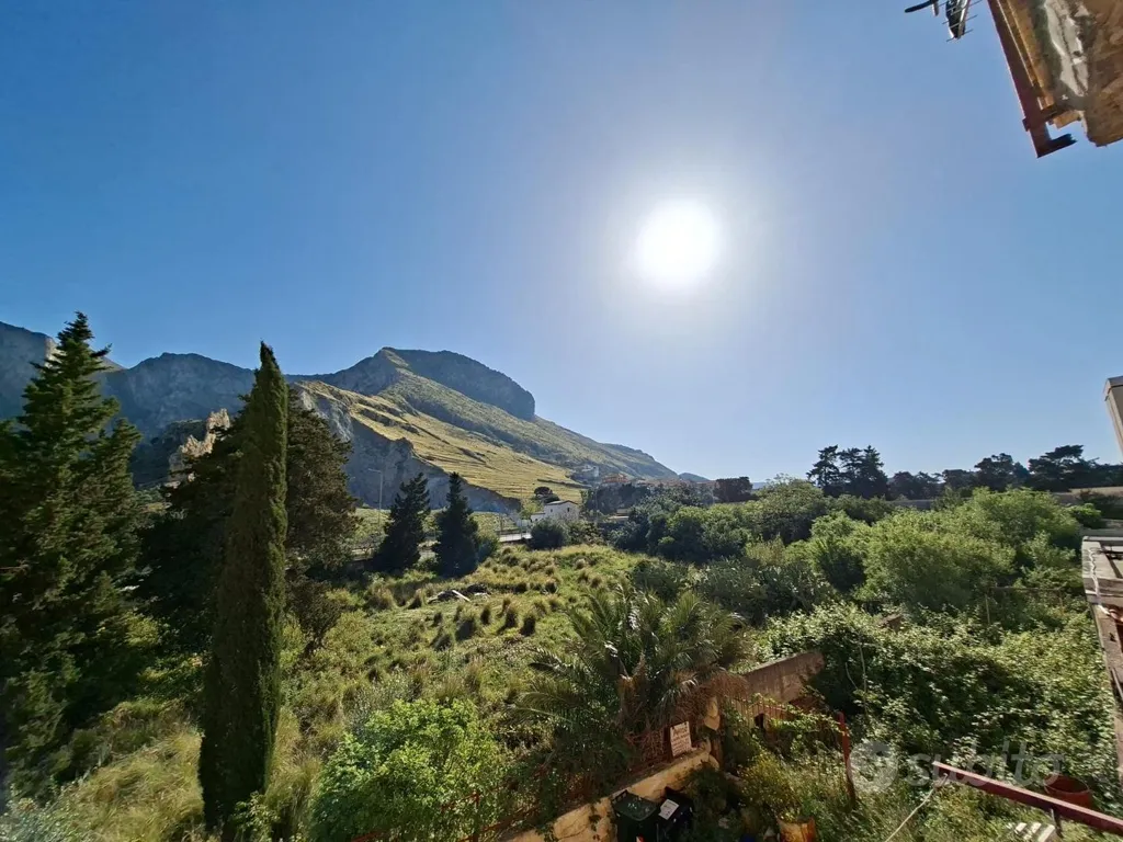 Balcony - Bright 5-Room Apartment with Balcony in Palermo