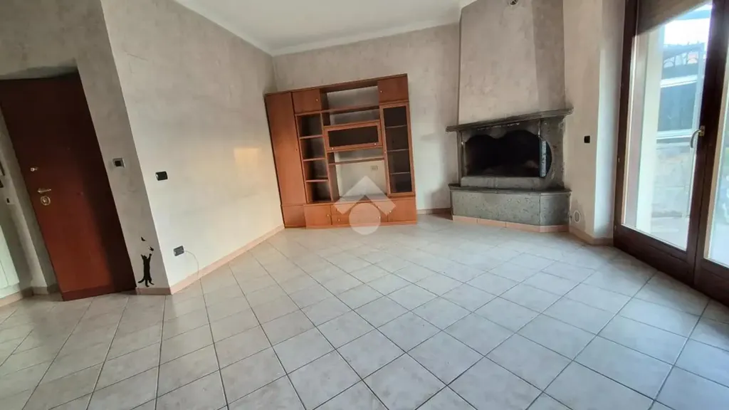 Elutuba - Spacious Apartment with Balcony in Labico