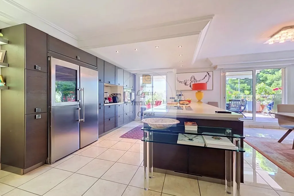 Cuisine - Appartement 4 Pièces avec Terrasse Vue Mer à Cannes