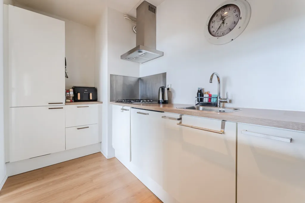 Cuisine - Bright Two-Bedroom Flat with Panoramic View in Haarlem