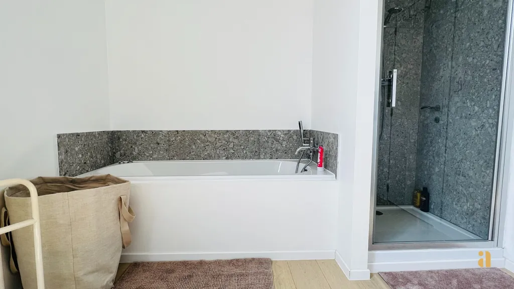 Salles de bain - Appartement Lumineux avec Jardin à Gand
