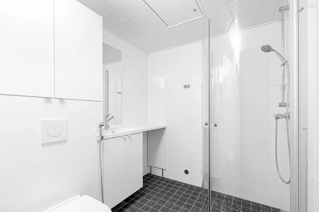 Salles de bain - Modern Flat with Balcony in Vantaa