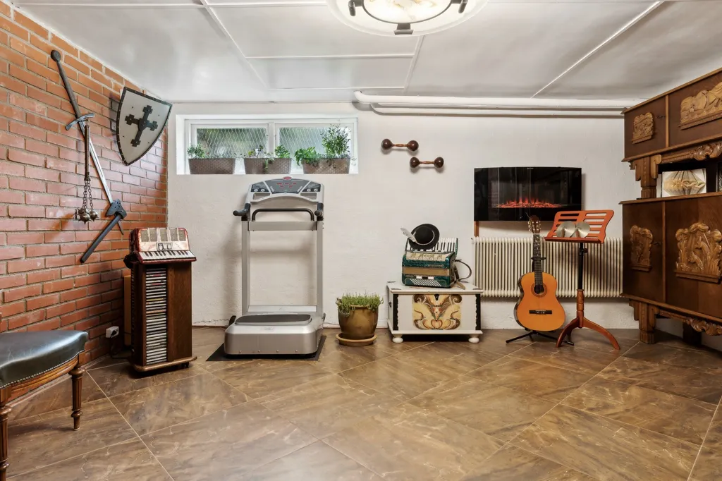Pièces - Commercial Property with Workshop in Värsjö