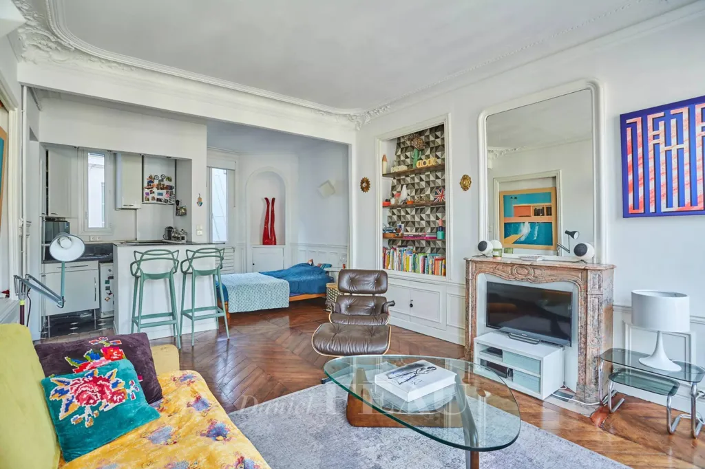 Elutuba - Sunlit Apartment with Balcony in Paris 8th