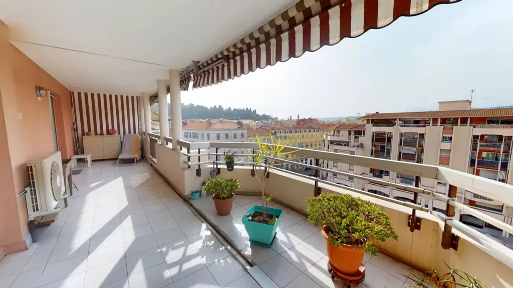 Balcony - 3-Bed Apartment with West Terrace in Nice
