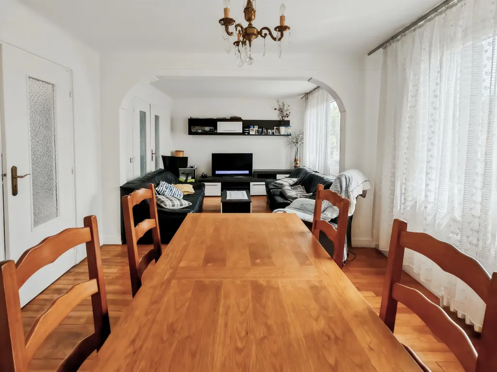 Söögituba - House with Garden in Quiet Gagny
