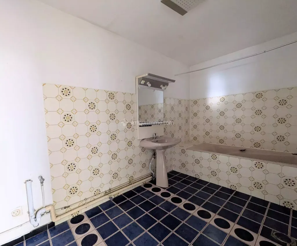 Vannitoad - Townhouse with Renovation Potential in Neufchâteau