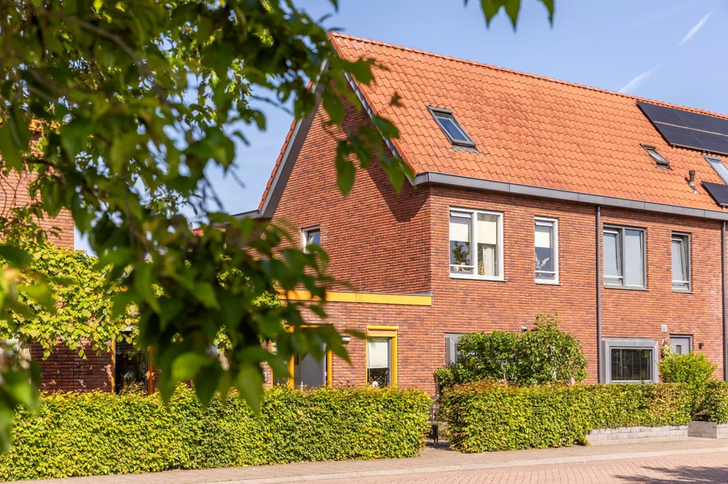 Välivaade - Semi-Half Corner House with Veranda in Kesteren