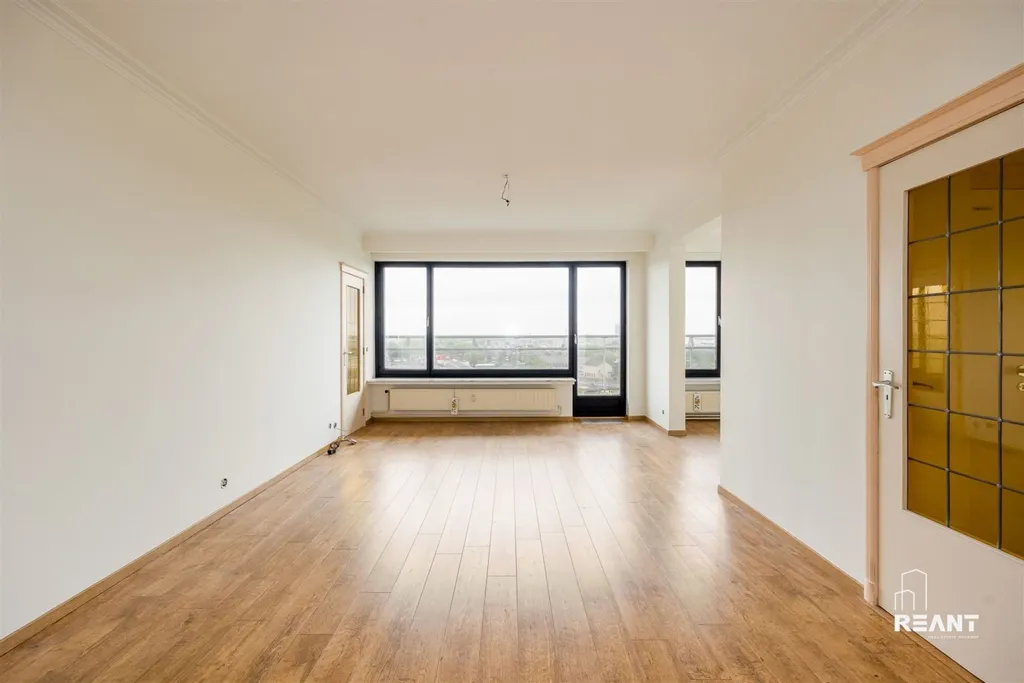 Appartement avec Terrasse sur la 12ème Étage à Centre-Ville