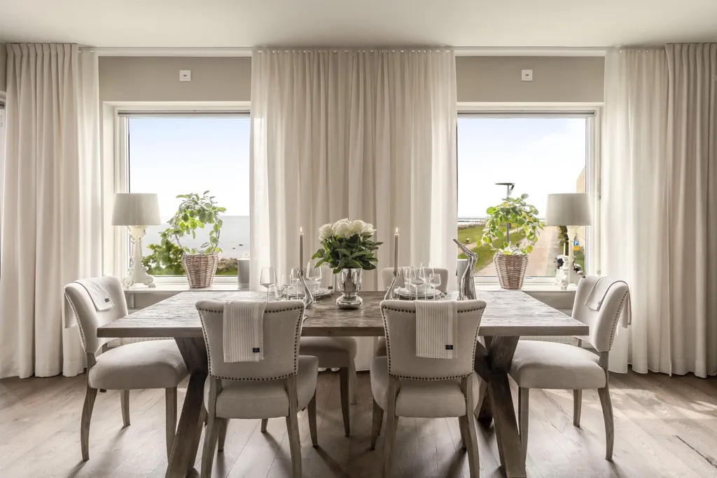 Söögituba - Seafront Apartment with Balcony in Bacchus