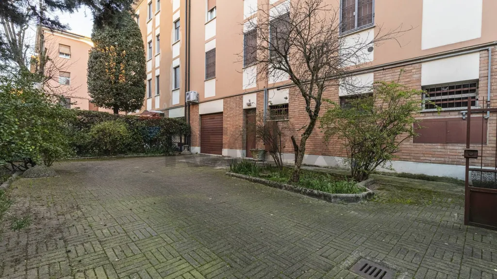 Aed - Rearranged Apartment with Balcony in Modena