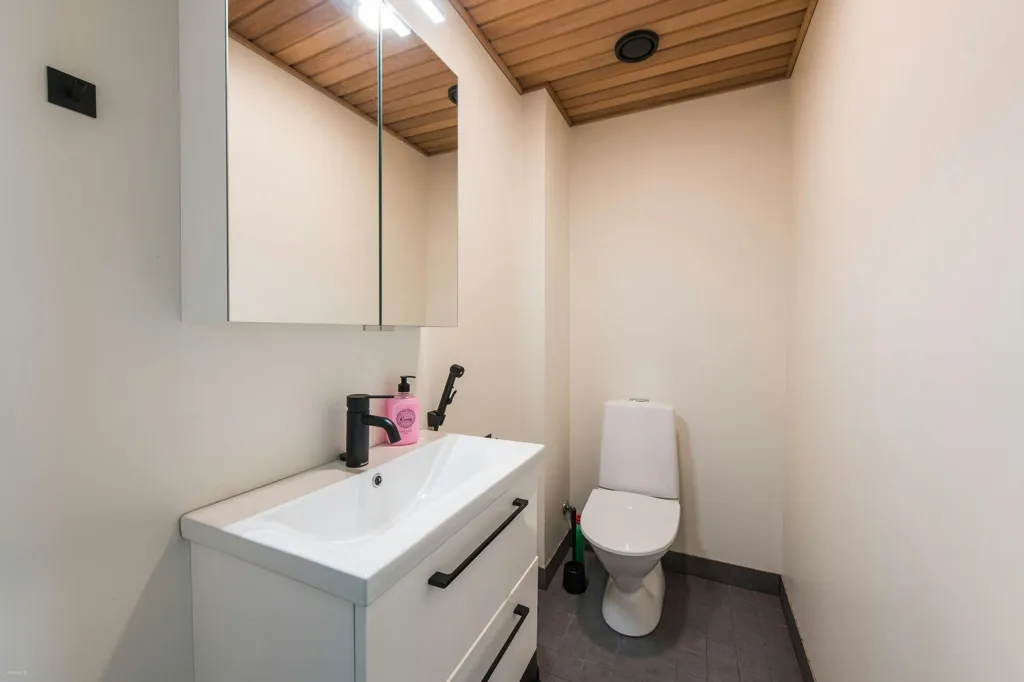 Bagni - 1-Bedroom Apartment with Parking in Vantaa