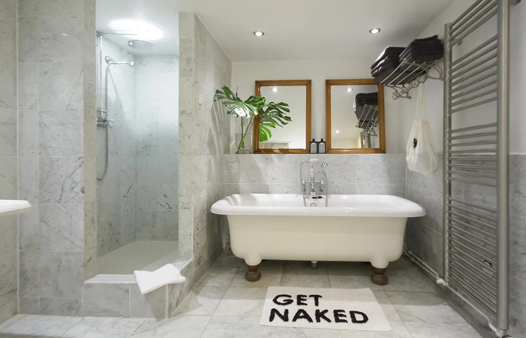 Salles de bain - Ground Floor Apartment on Canal in Nine Streets