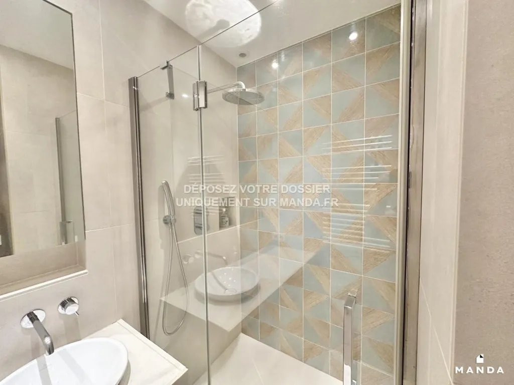 Bathrooms - Duplex Flat with Balcony in Ivry-sur-Seine