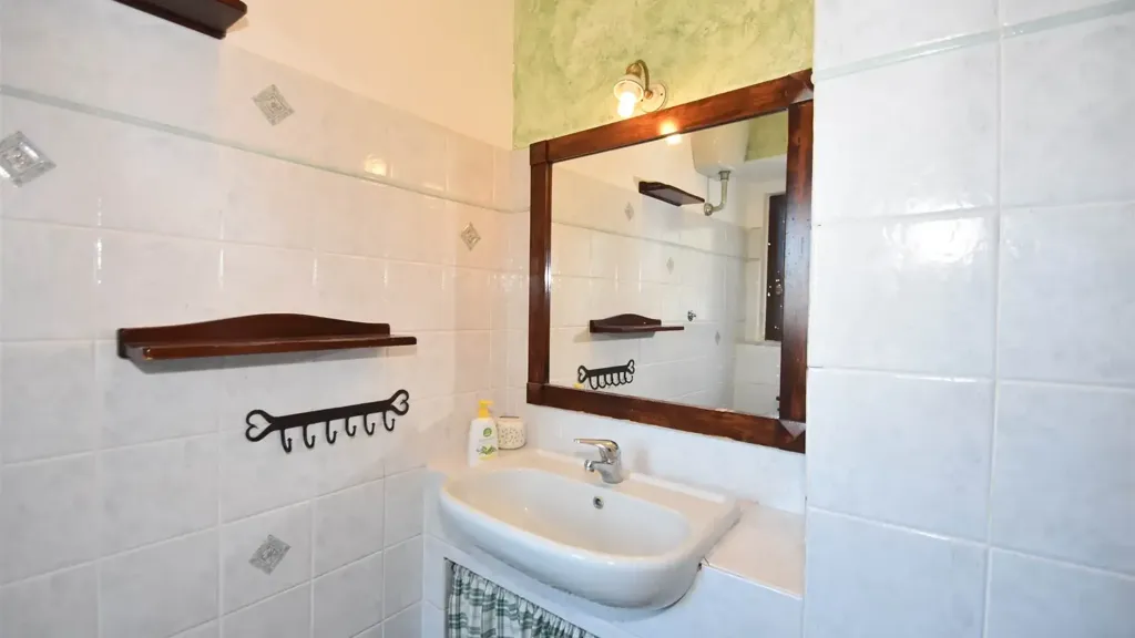 Vannitoad - Tuscan-Style Apartment in Historic Centre, Rosignano Marittimo