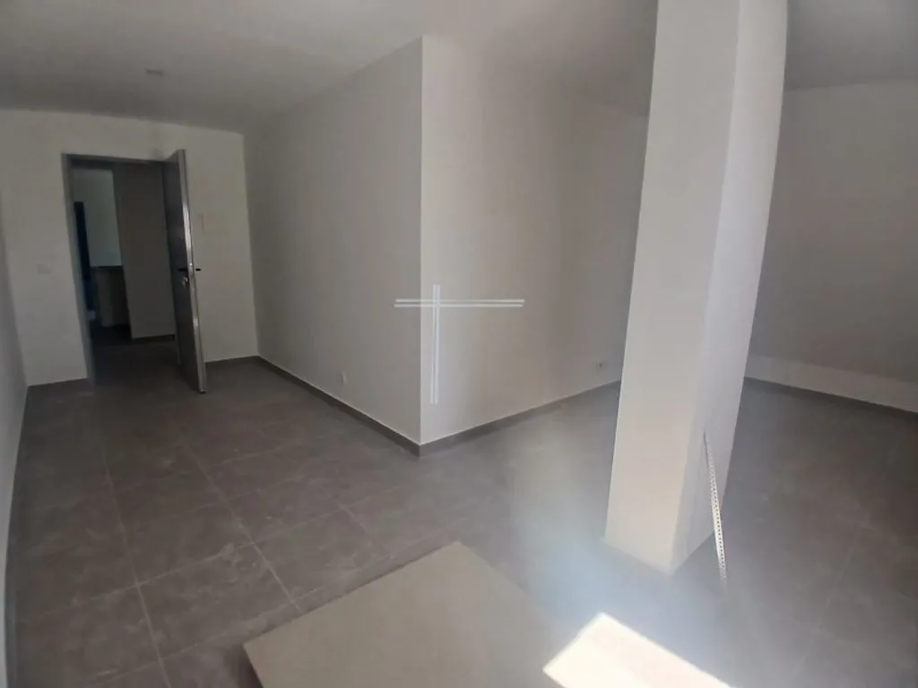 Pièces - Luxury 2-Bed Flat with Balcony in Charneca de Caparica