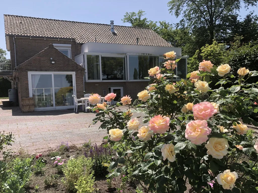 Välivaade - Charming Villa with Parkland Views in Maasland