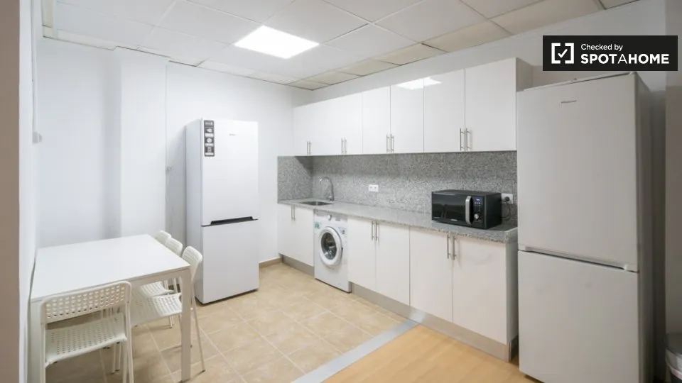 Cucina - Shared Flat with Terrace in Sant Francesc, Valencia
