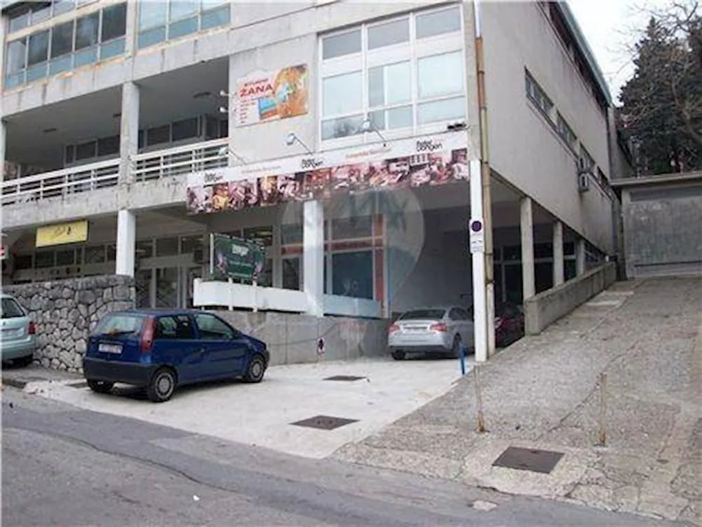 Esterno - Commercial Space with Loading Bay in Rijeka