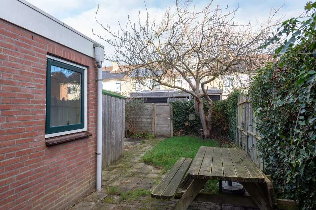 Aed - Spacious Renovated Semi-Detached House in Heiloo