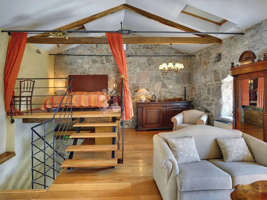 Séjour - Historic Stone House with Pool in Lupoglav
