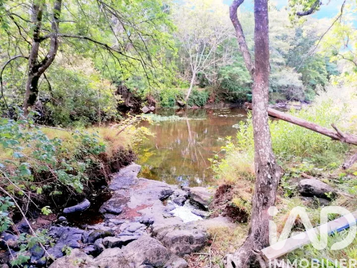 Giardino - Loisirs Terrain with River View in Queaux