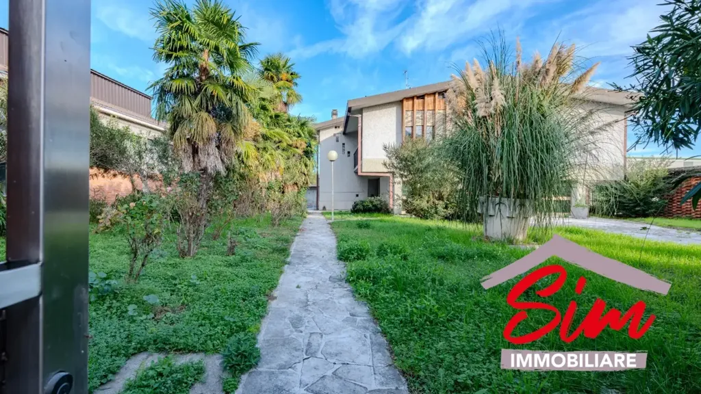 Aed - Restoration Villa with Garden in Romentino