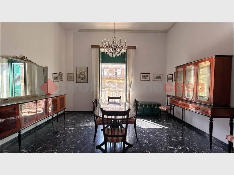 Salle à manger - Five-bedroom Apartment in Syracuse