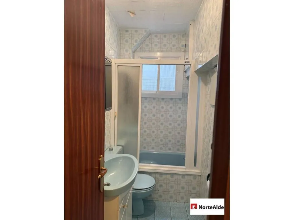 Salles de bain - Apartment with Balcony and Terrace in Arrontegi Centre