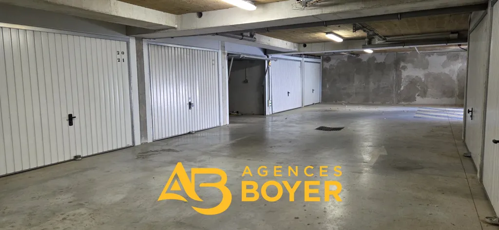 Garage - Appartement Luxe avec Piscine à Bandol