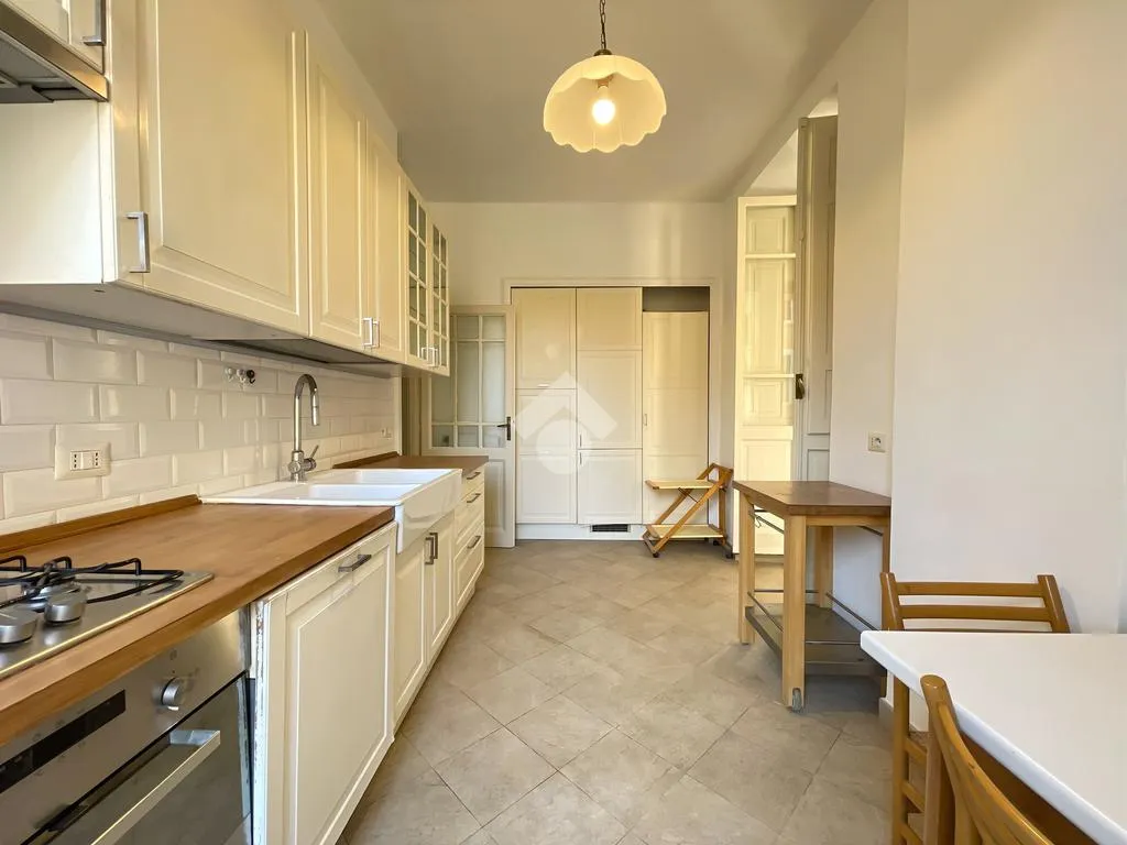 Cucina - Elegant 4-Bedroom Apartment in Trieste, Rome
