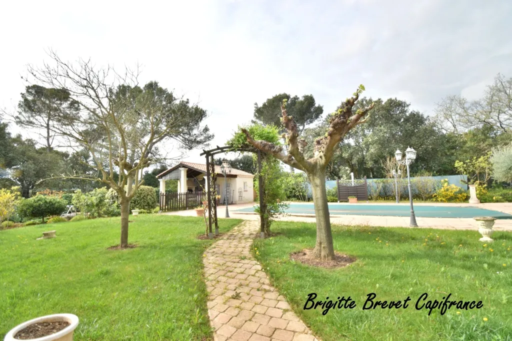 Aed - House with Pool in Saint-Maximin-la-Sainte-Baume