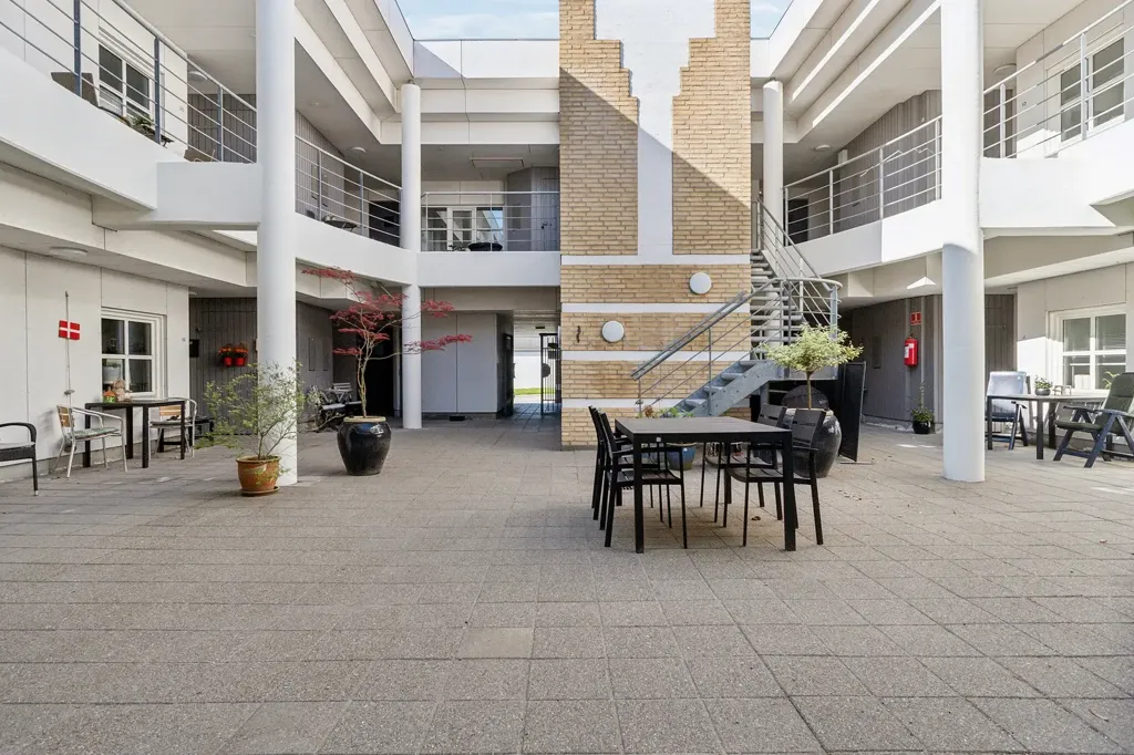 Aed - Modernised 2-Bed Flat with Elevator in Skalborg