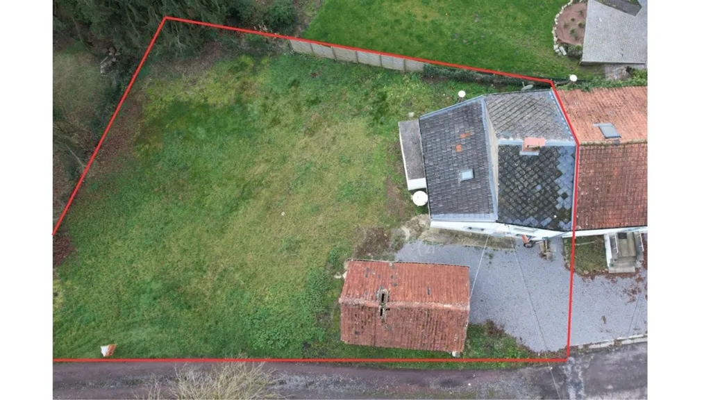 Vista aerea - Three-Fronted House with Garden in Biesme-Sous-Thuin