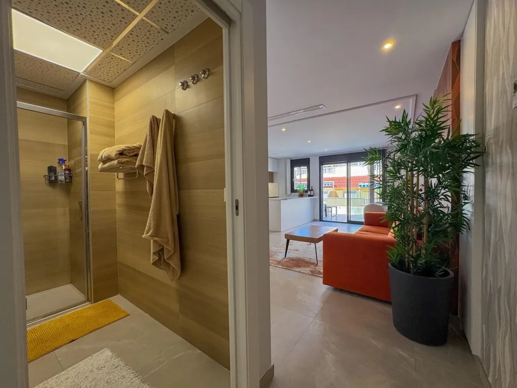 Salles de bain - Duplex with Rooftop Solarium in Playa del Cura