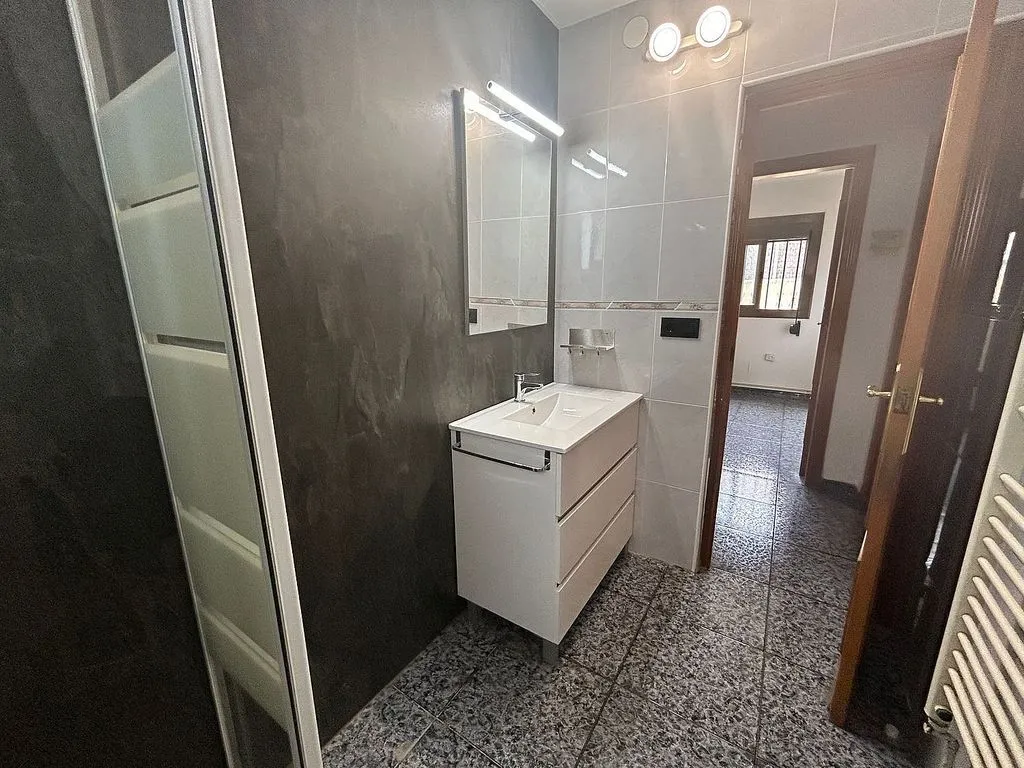 Salles de bain - Single-Storey House with Terrace in La Collada