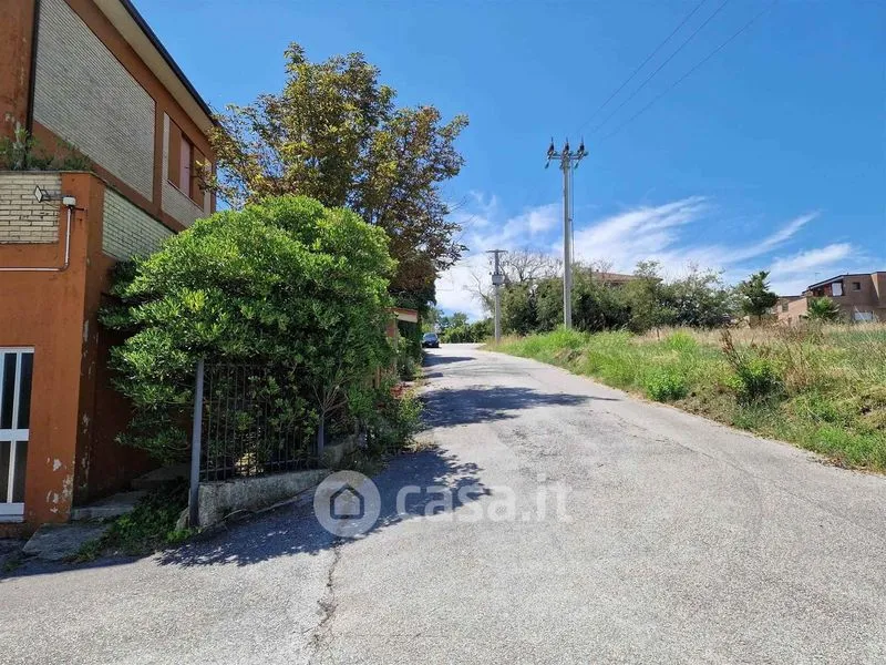 Välivaade - Mixed-Use Rustico with Industrial Space in Falconara Marittima