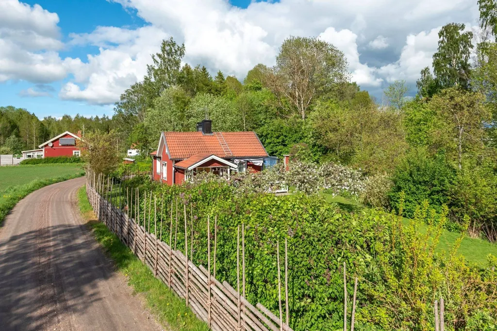 2-toaline maja asukohas Kumla kommun
