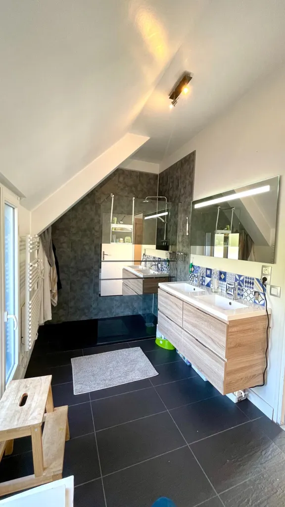 Salles de bain - Maison de 6 Pièces avec Terrasse à Mayenne