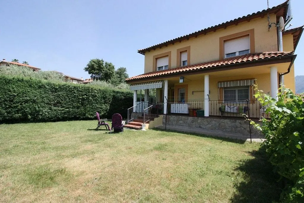 Aed - Chalet with Terrace in Mombeltrán