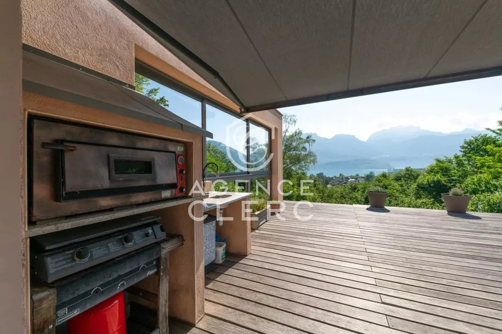 Terrasse - Propriété Contemporaine avec Vue Lac à Sevrier